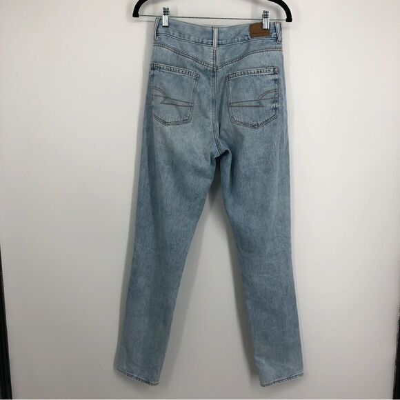 AMERICAN EAGLE Mom‎ Jeans Light Wash Destructed Womens Size 2L - Picture 2 of 8